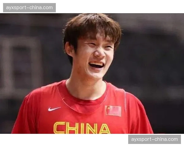 特写：伤愈复出球员佩戴新型GPS追踪设备，个人数据实时接入队医系统