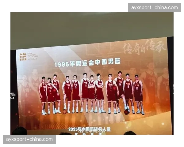 篮球名人堂成员德怀恩·韦德到访中国，参与CBA青少年训练营